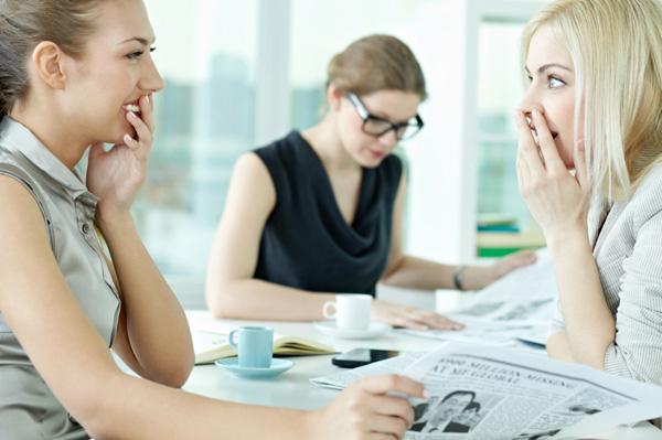 https://cdn.idntimes.com/content-images/post/20170630/women-gossiping-in-the-workplace-woz37s-cce1a5282e3dca81483f67f92da384a6.jpg