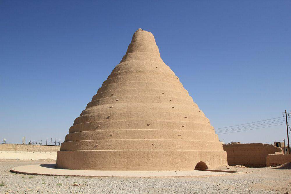 Yakhchal (wikimedia.org/reibai)