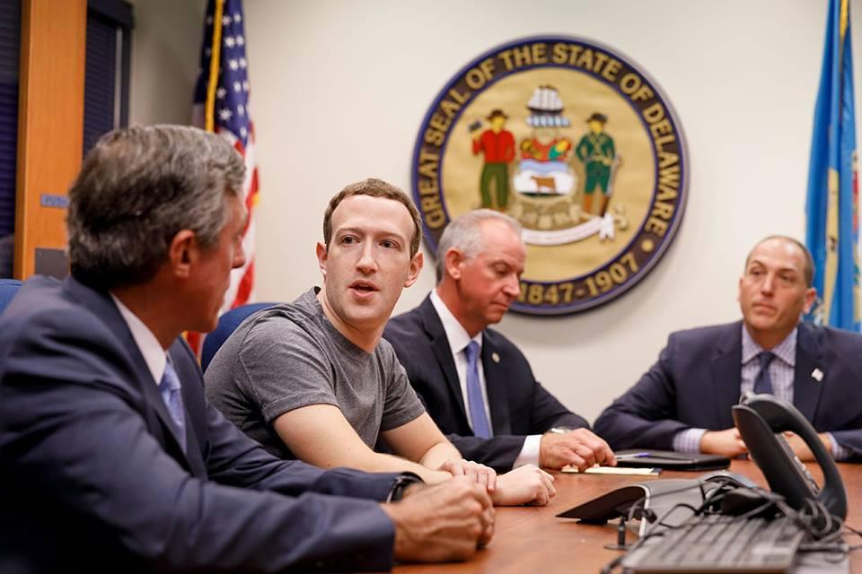 https://cdn.idntimes.com/content-images/post/20180319/zuckerberg-facebook-5e87ba2ec6f774900624bc3f6e2dbd8a-55e82feeeffcf124b8fc9ec33fa03f35.jpg