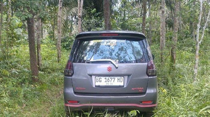 Mobil Travel di Mura Dicuri Penumpang, Disembunyikan di Kebun