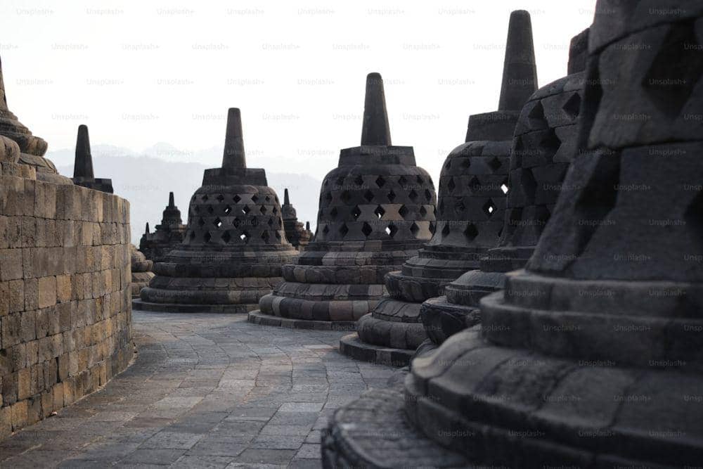 Borobudur (unsplash.com/Joshua Kettle)