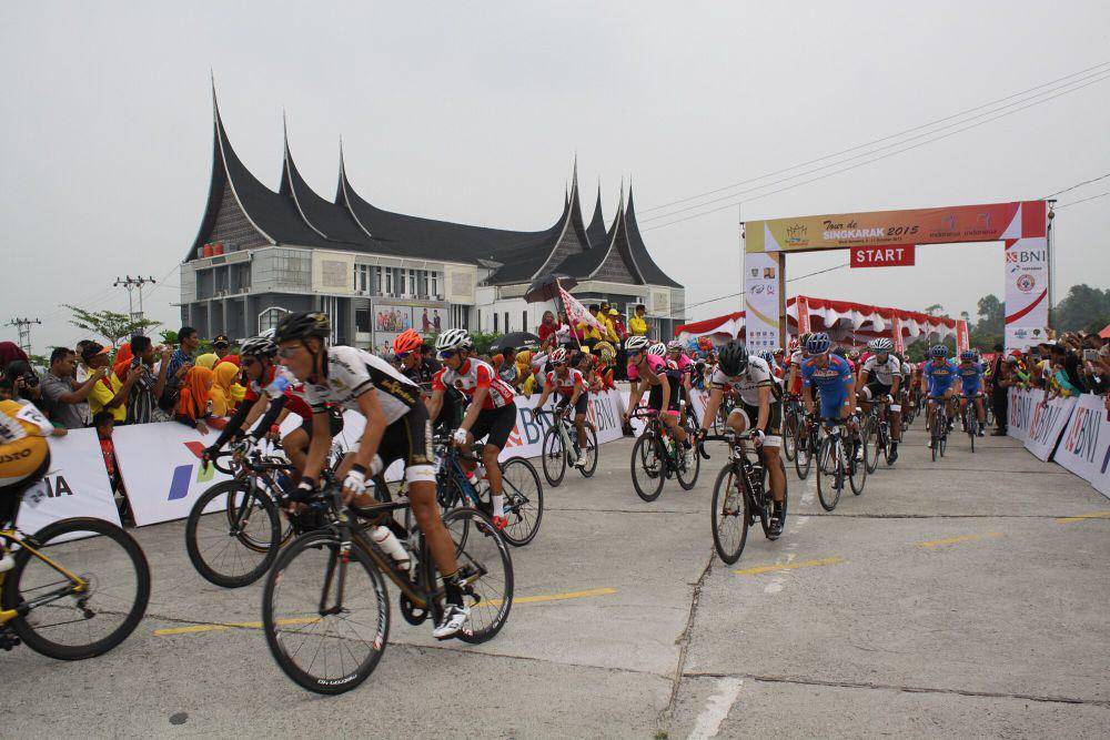 Tour de Singkarak (commons.wikimedia.org/Official Website of West Sumatra Indonesia's Province)