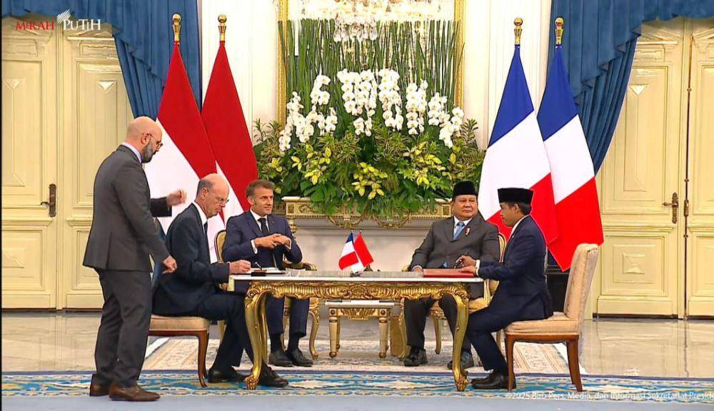 Menhut Raja Juli Antoni, melakukan penandatangan nota kesepahaman (Letter of Intent/LoI), terkait pengelolaan hutan berkelanjutan hingga mitigasi iklim dengan Menteri Ekonomi, Keuangan, dan Kedaulatan Industri dan Digital Prancis, Eric Lombard (Youtube.com/Sekretariat Presiden)