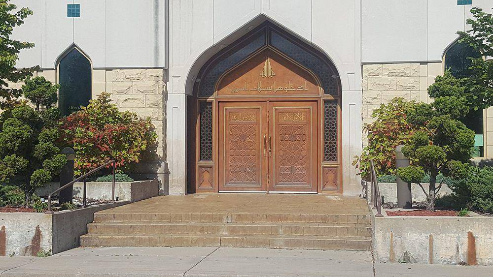 potret pintu masuk Islamic Center of America (commons.wikimedia.org/Rmhermen)