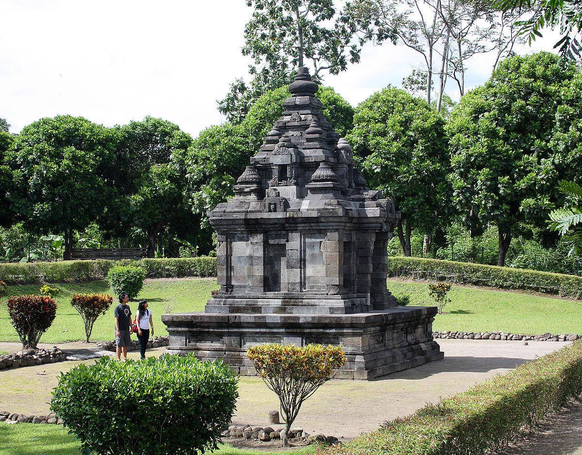 https://cdn.idntimes.com/content-images/post/20170924/1200px-gebang-temple-7ea87cd552a9bb933bdb4eeb4d679da1.jpg