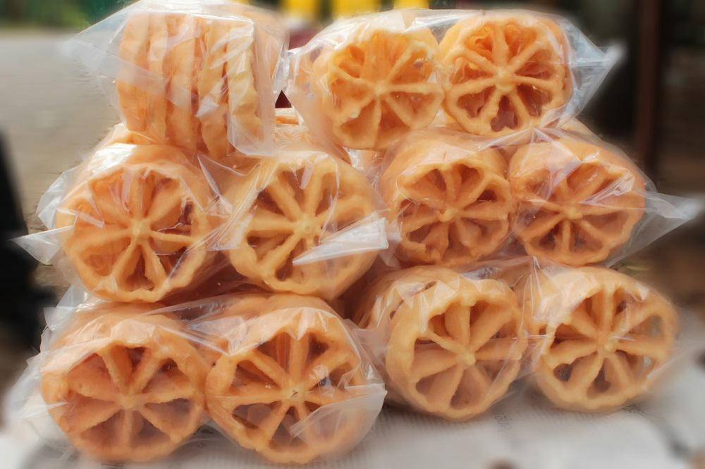 https://cdn.idntimes.com/content-images/post/20170614/1229-kembang-goyang-salah-satu-kue-sajian-khas-idul-fitri-di-saat-lebaran-2-9deed5144f6420700de89dc66a87d581.jpg