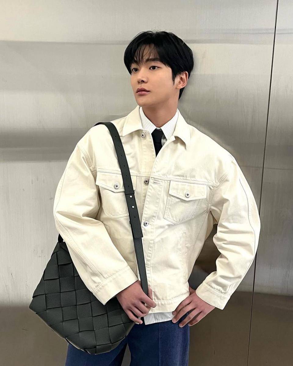 potret Rowoon (instagram.com/ewsbdi)