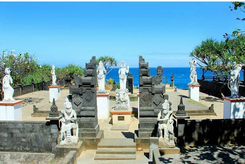 https://cdn.idntimes.com/content-images/post/20170921/20161224010745pantai-nglambor-6911919b9bf482a40dd8840155a8c0ce.jpg