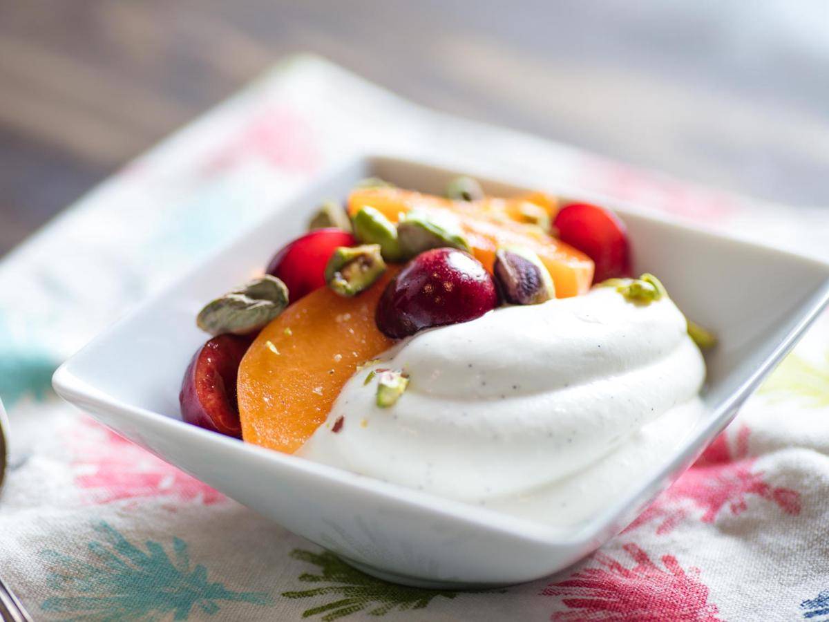 https://cdn.idntimes.com/content-images/post/20171014/20170525-whipped-greek-yogurt-vicky-wasik-6-thumb-1500xauto-438353-961efb9ec3355c37b9af038e4f86a343.jpg