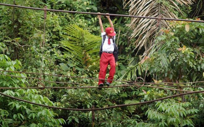 https://cdn.idntimes.com/content-images/post/20170221/281305-children-going-to-school-around-the-world-28-650-a542d8629a-1484634034-60853249e24e23ef936b3702d72cb0b5.jpg