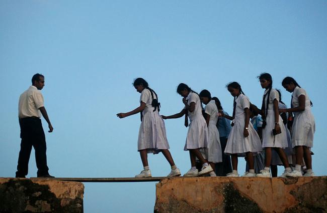 https://cdn.idntimes.com/content-images/post/20170221/281555-children-going-to-school-around-the-world-37-650-9aa45e7df5-1484634034-42c9a6799586030c3d32eaef57e29abe.jpg