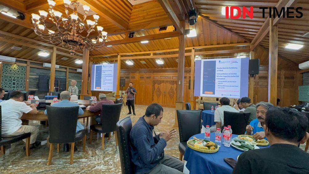 Diskusi Forum Ekonomi PWI Surakarta bersama BEI Jateng 2 di Kalipepe Land. (IDN Times/Larasati Rey)
