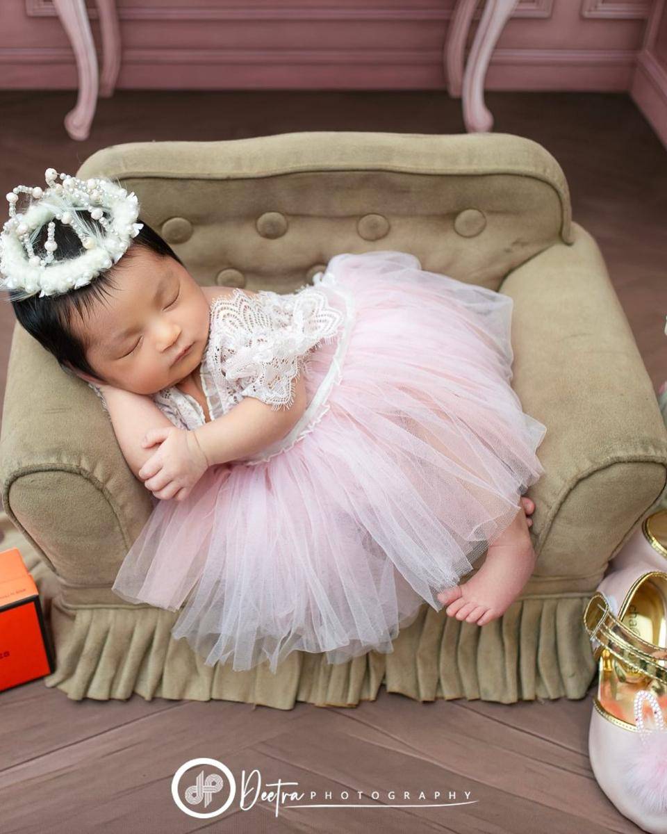 pemotretan newborn anak Siti Badriah (instagram.com/sitibadriahh)