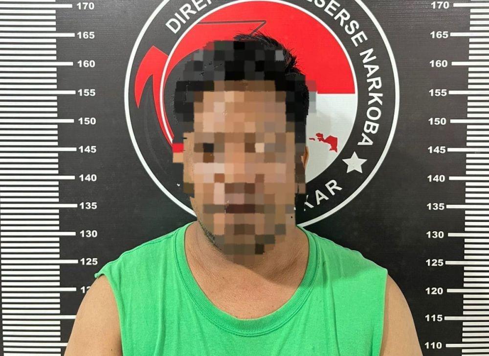 Seorang pria berinisial S (47), warga Kecamatan Palaran, Kota Samarinda, diamankan pada Minggu malam (25/5/2025) karena diduga mengedarkan sabu.(Dok. Polda Kaltim)