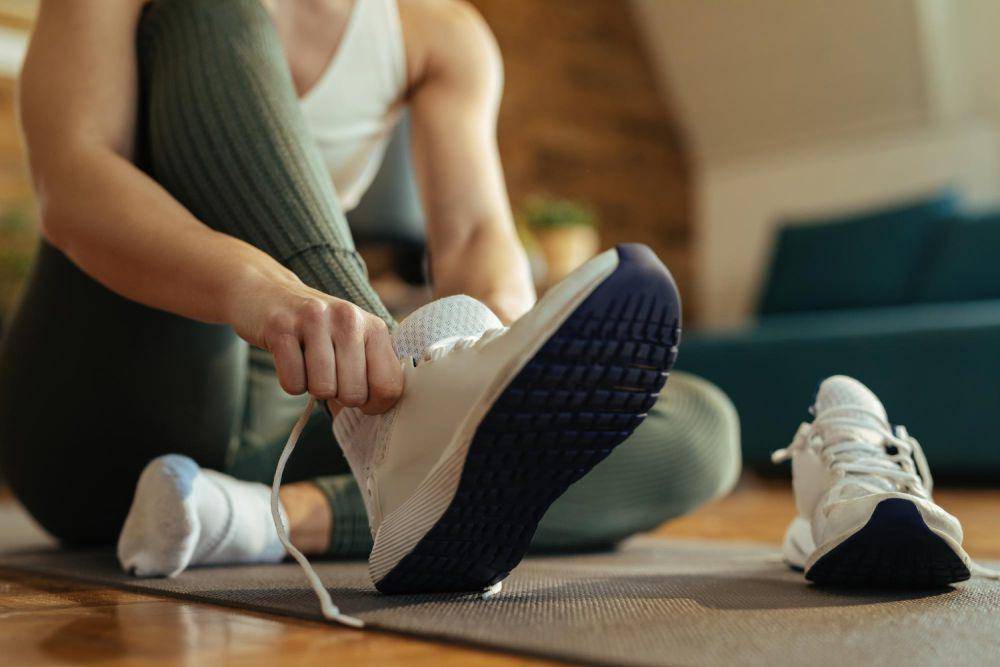 4 Rekomendasi Sepatu untuk Kaki Lebar, Bikin Leluasa Bergerak!