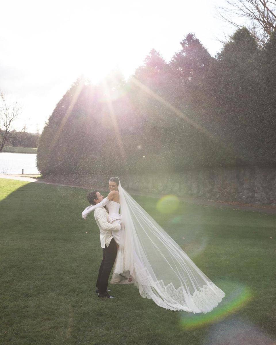 Pernikahan Amanda Rawles dan Adriel Susanteo di Australia (MERVÉ TOGAN via Instagram.com/amandarawles)