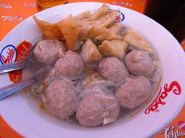 https://cdn.idntimes.com/content-images/post/20180207/640px-mi-bakso-bali-f79416b983c8a8ab6f3e1a9408c592ec.jpg