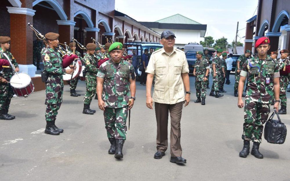 Menteri Pertahanan Sjafrie Sjamsoeddin, melakukan kunjungan kerja ke Akademi Militer Magelang melihat kesiapan penyambutan Presiden Prabowo dan Presiden Perancis Emanuel Macron. (dok Akmil)