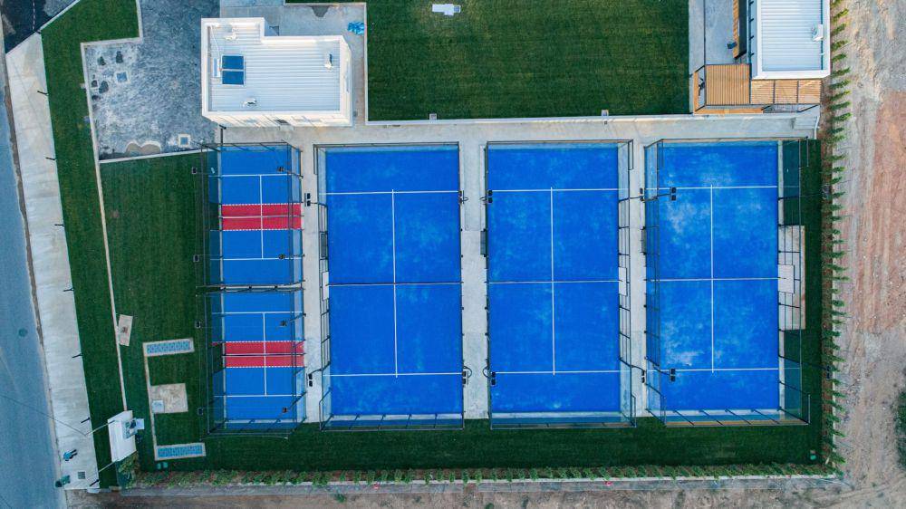 ilustrasi lapangan padel (unsplash.com/P-squared Padel)