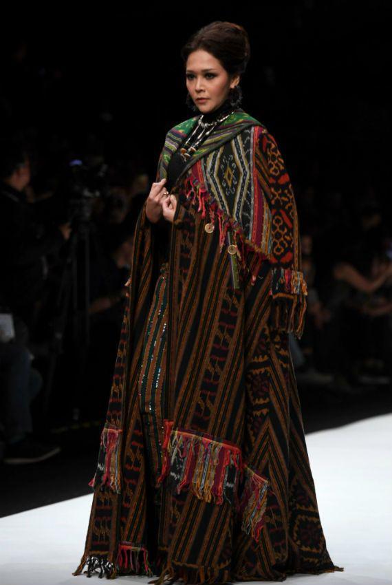 https://cdn.idntimes.com/content-images/post/20181024/antarafoto-anne-avantie-jfw-2019-221018-hma-1-04a7526ed095a8462c569ee1741ea561.jpg