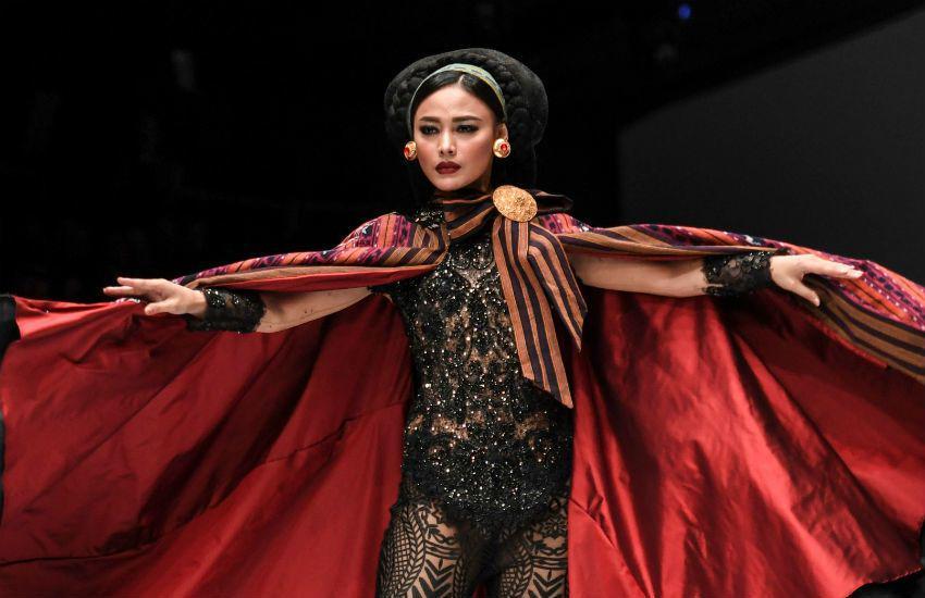 https://cdn.idntimes.com/content-images/post/20181024/antarafoto-anne-avantie-jfw-2019-221018-hma-4-ac1383624b0dfea9f54d43e2701d7bb2.jpg