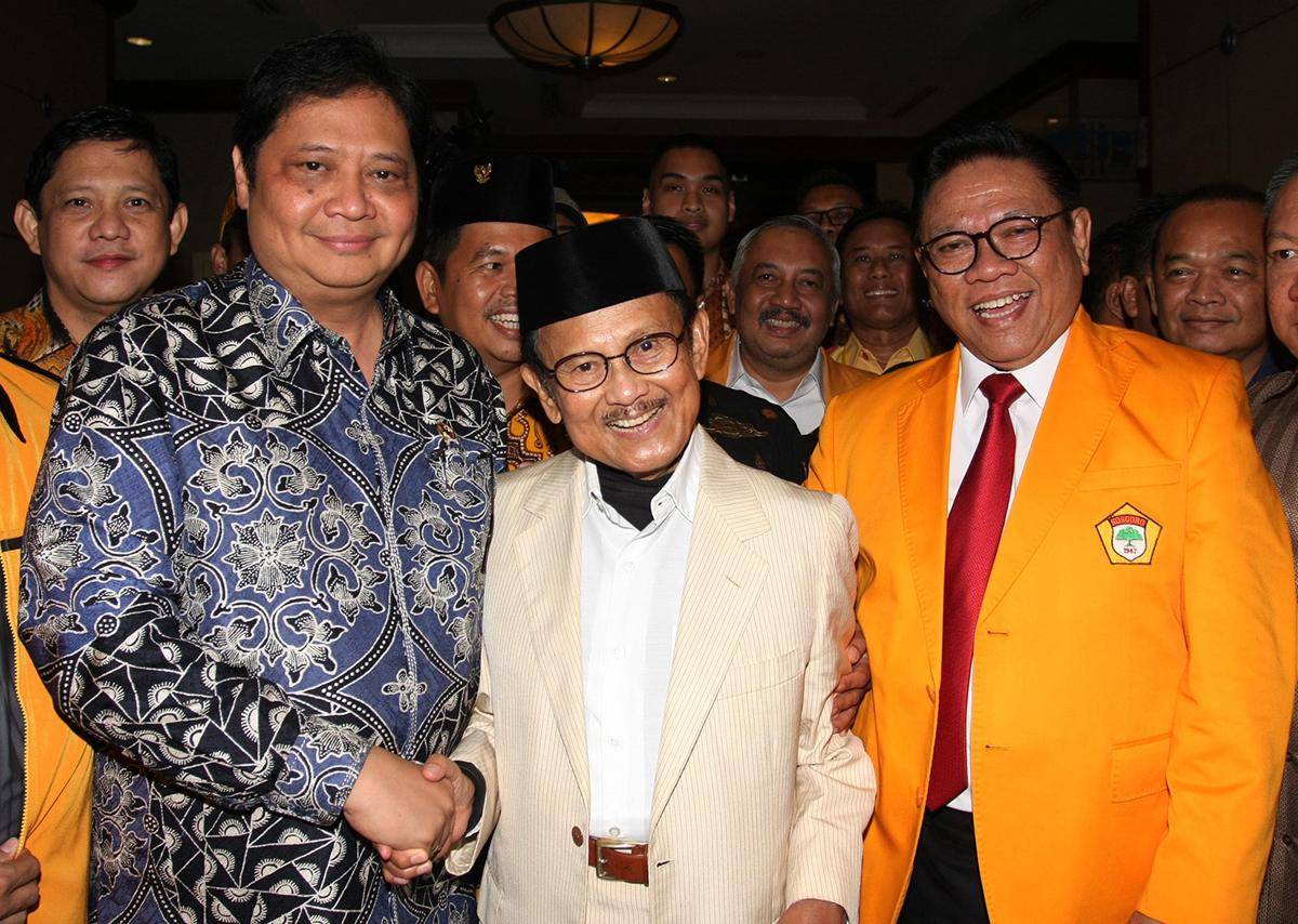 https://cdn.idntimes.com/content-images/post/20171213/antarafoto-pembukaan-mukernas-kosgoro-121217-rn-1-e6940ea28203744421e8597e8f4054bf.jpg
