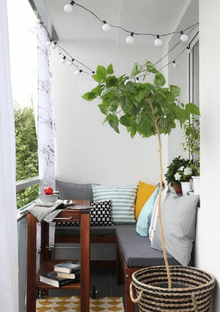 https://cdn.idntimes.com/content-images/post/20170610/apartment-set-patio-design-small-balcony-furniture-df2cc88c6806307a1aa1c5c7aa15263e.jpg