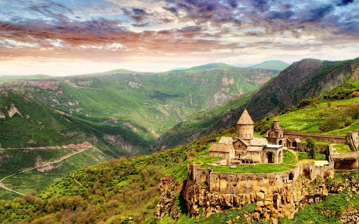 https://cdn.idntimes.com/content-images/post/20170929/armenia-413fa21a6d66663c286592937728bc31.jpg
