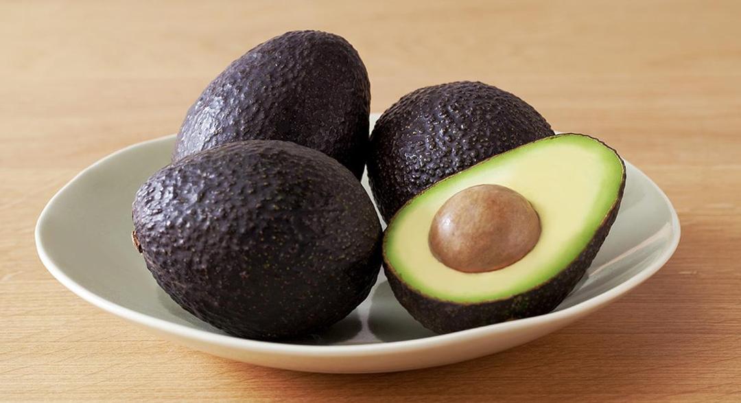 https://cdn.idntimes.com/content-images/post/20180215/avocados-in-bowl-1-e009394f717f863f1695e49cc4c0e0d9.jpg