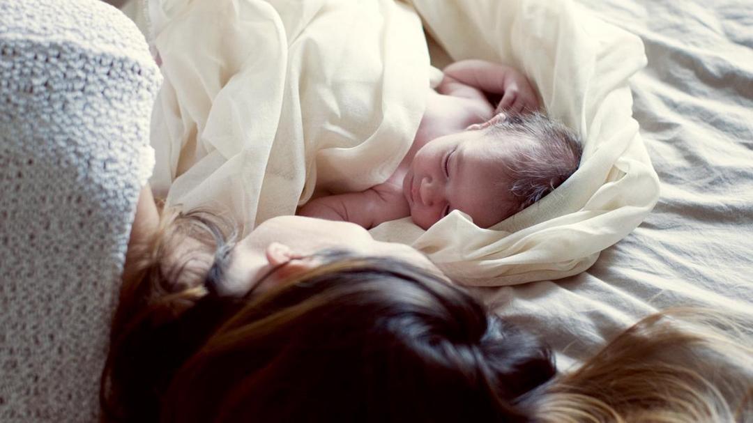 https://cdn.idntimes.com/content-images/post/20170524/baby-sleeping-wide-112ea2536f4a502ba042227129c5586d767dd702-1a464903b70485b4ab00a6ca8ae253be.jpg