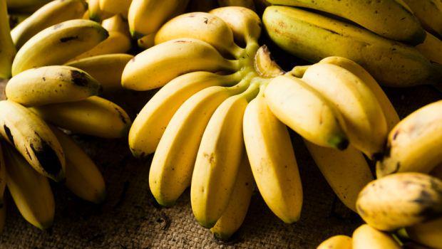 https://cdn.idntimes.com/content-images/post/20170707/banana-620x350-61478592730-3f27c71af106d6fa00c86cdb7541b782.jpg
