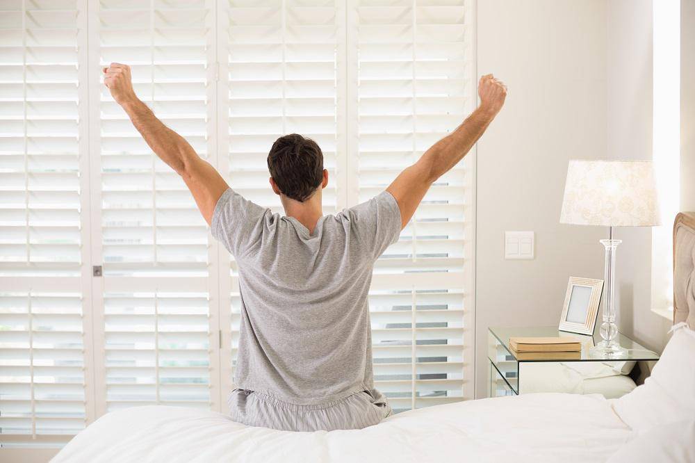 https://cdn.idntimes.com/content-images/post/20170406/bigstock-rear-view-of-a-young-man-wakin-53926201-91c3f713ebaf1dd6041bdf52170e301c.jpg