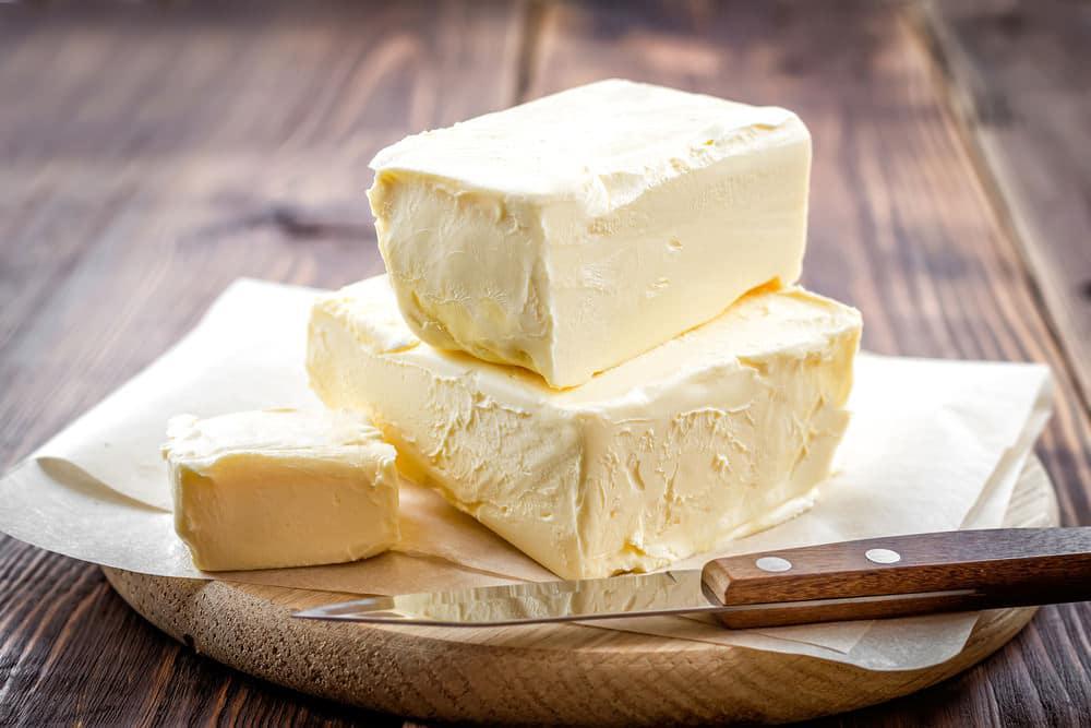 https://cdn.idntimes.com/content-images/post/20170427/butter-on-a-wooden-plate-fb-72d1f7b6bc893fa4d0d4228a54625753.jpg