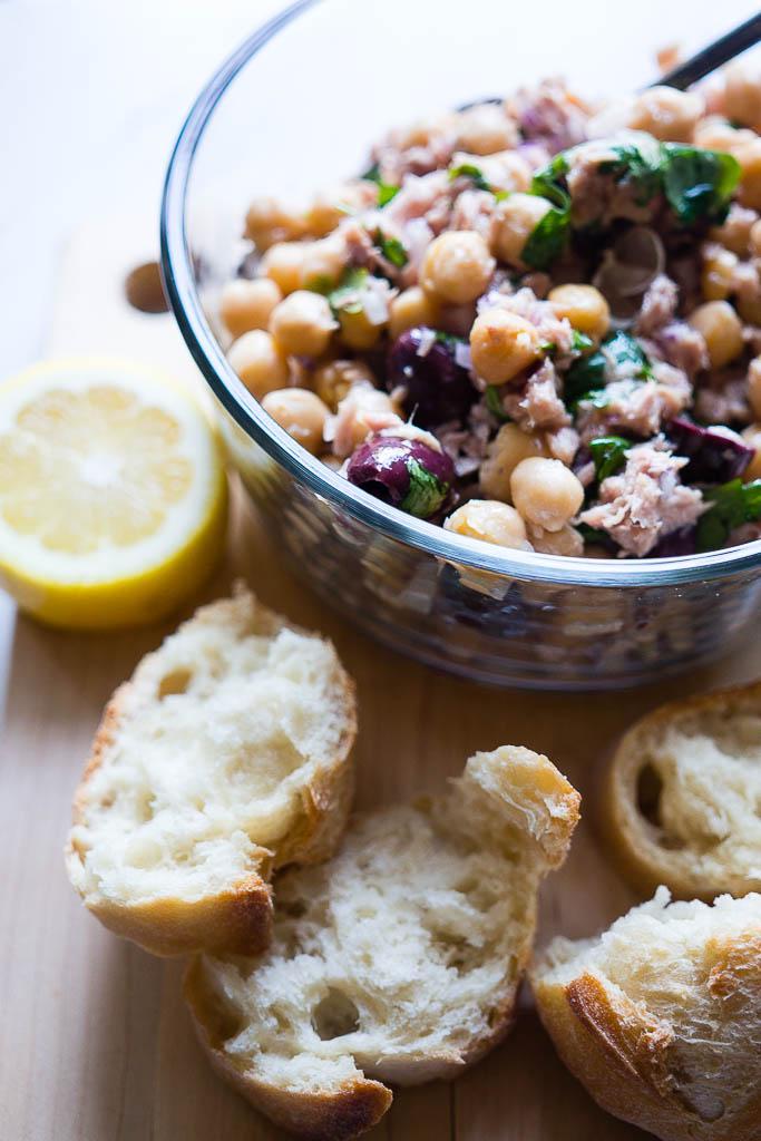 https://cdn.idntimes.com/content-images/post/20171120/chickpea-salad-with-tuna-5-eb103db2caf499650679635fb25ee857.jpg