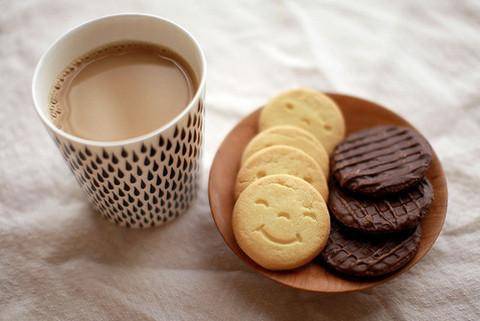 https://cdn.idntimes.com/content-images/post/20180214/coffee-and-cookies-9628a8f2b354e294c7bf7c3dbb6a48d3.jpg