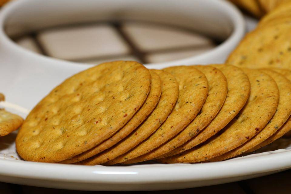 https://cdn.idntimes.com/content-images/post/20180108/crackers-2409974-960-720-65708b6741f77a375c159cb4a0a19d81.jpg