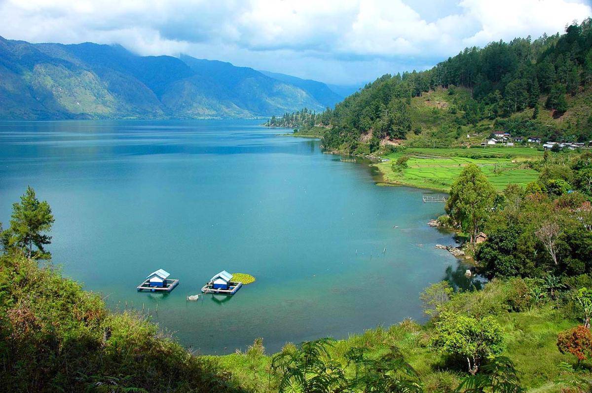 https://cdn.idntimes.com/content-images/post/20170925/danau-laut-tawar-tempat-wisata-di-aceh-tengah-yopie-pangkey-1-2e28a555d9ba583d85d22e2885c7b0e4.jpg