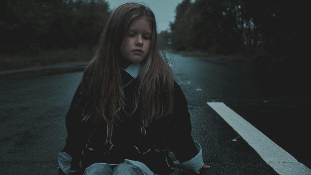 Ilustrasi masa kecil yang menyedihkan (unsplash.com/Daniil Onischenko)