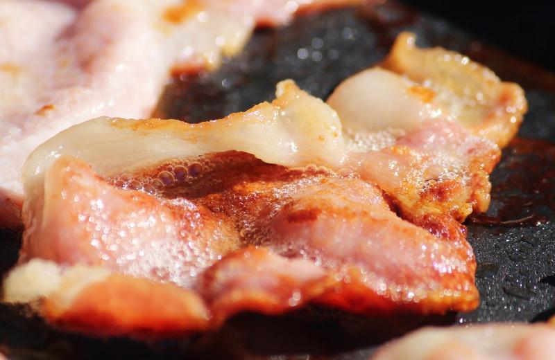 https://cdn.idntimes.com/content-images/post/20180207/dish-food-produce-meat-pork-cuisine-763139-pxherecom-15c6800043430a3b8f7197cc9f97eaaf.jpg