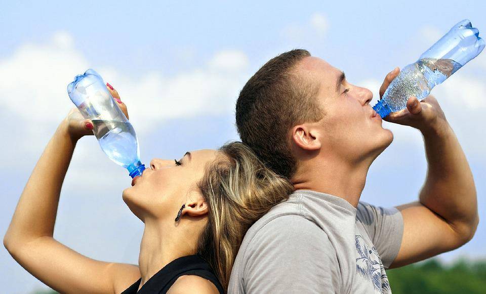 https://cdn.idntimes.com/content-images/post/20171029/drink1-b38210729283fe20b7aa064ea8387ad6.jpg