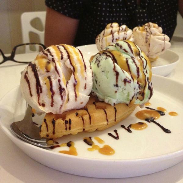 http://cdn.idntimes.com/content-images/post/20160225/eskrim4-burpplecom-71ef80ff14370f6be67db112dfeeee7b.jpg