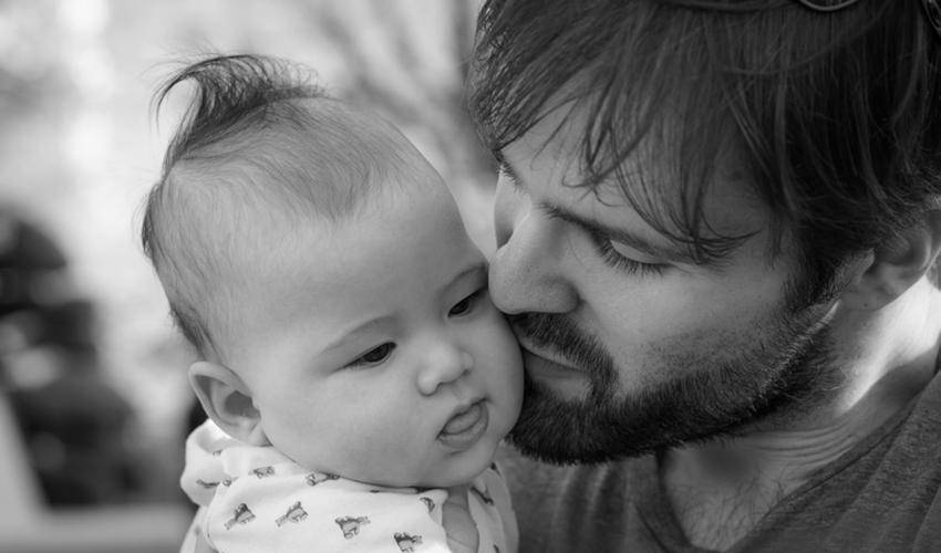 https://cdn.idntimes.com/content-images/post/20161016/fatherhood-18caa8f278324cfce4217b23c20c1cb9.jpg