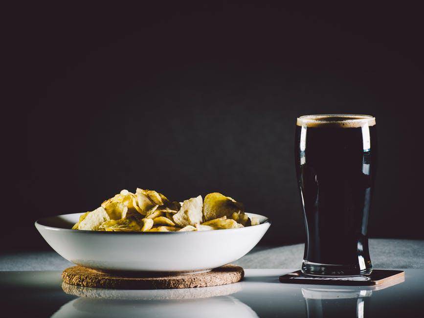 https://cdn.idntimes.com/content-images/post/20180119/food-night-drink-glass-21ecc86173a5bf6537bf11f4768f6293.jpg