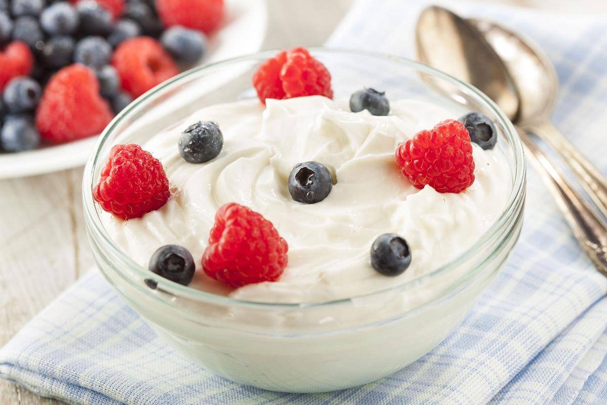 https://cdn.idntimes.com/content-images/post/20180125/fresh-healthy-yogurt-ef8b052770fcebdf027a25c9537c14f5.jpg