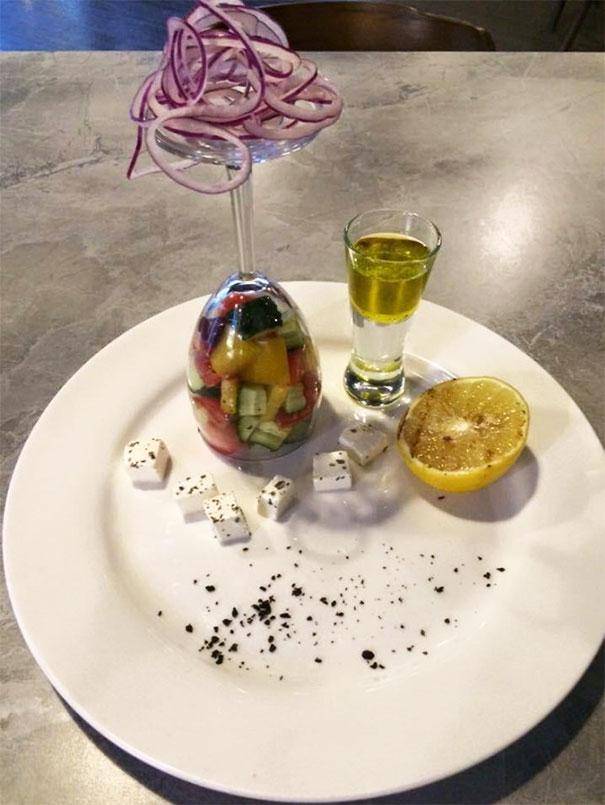 https://cdn.idntimes.com/content-images/post/20171101/funny-food-serving-restaurant-fails-1-595c8e8b07a34-605-1baa7d86f2eae8a086370f6174a99801.jpg