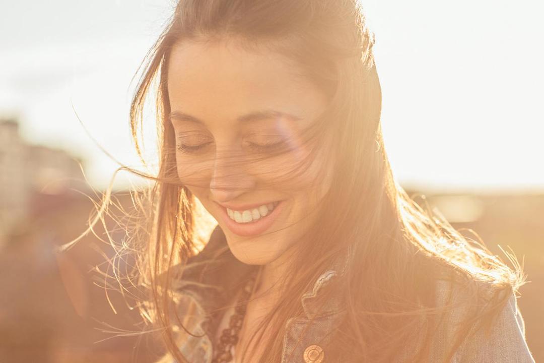 https://cdn.idntimes.com/content-images/post/20170614/grateful-woman-smiling-2b123f9b12a71a4453cef1cdf870862b.jpg