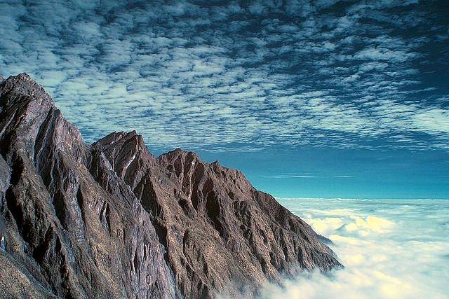 https://cdn.idntimes.com/content-images/post/20171128/gunung10-d0b84c8f79dcdbc8176a7329d9c8a106.jpg