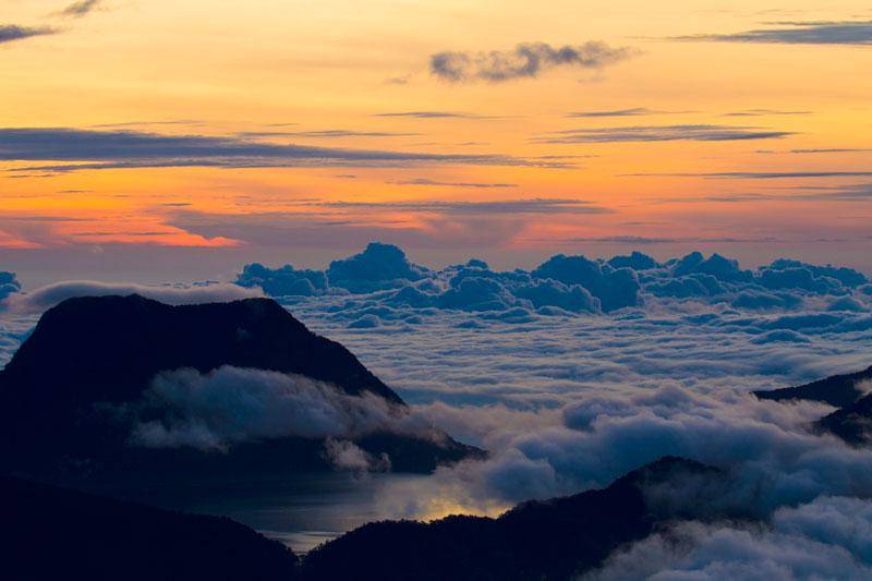 https://cdn.idntimes.com/content-images/post/20171128/gunung8-04a2c0f7d3480c74064d1780d425283e.jpg