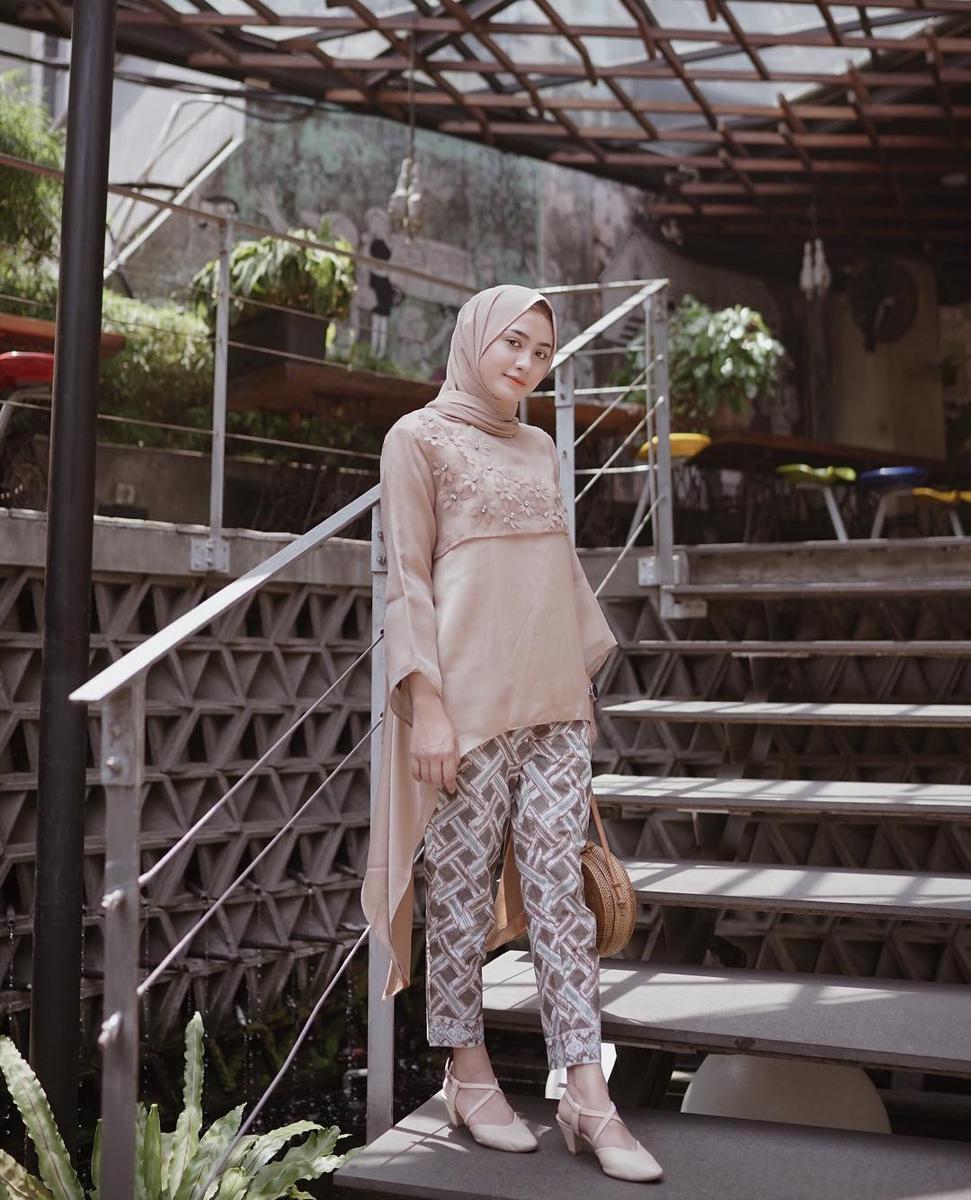 https://cdn.idntimes.com/content-images/post/20180403/helminursifah-1-d69bbe13d928451d6bcf27348e963b5b.jpg