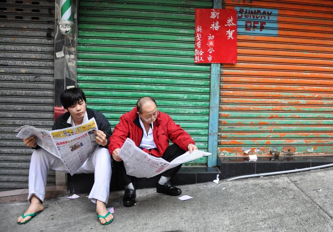 https://cdn.idntimes.com/content-images/post/20180409/hong-kong-street-photography-1-96609f439ac08f8de50a7d4d2e8e3578.jpg